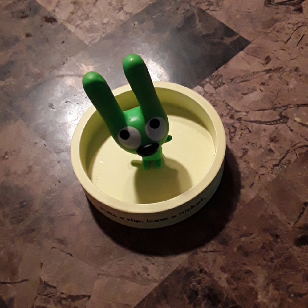 Hoops and Yoyo paper clip holder